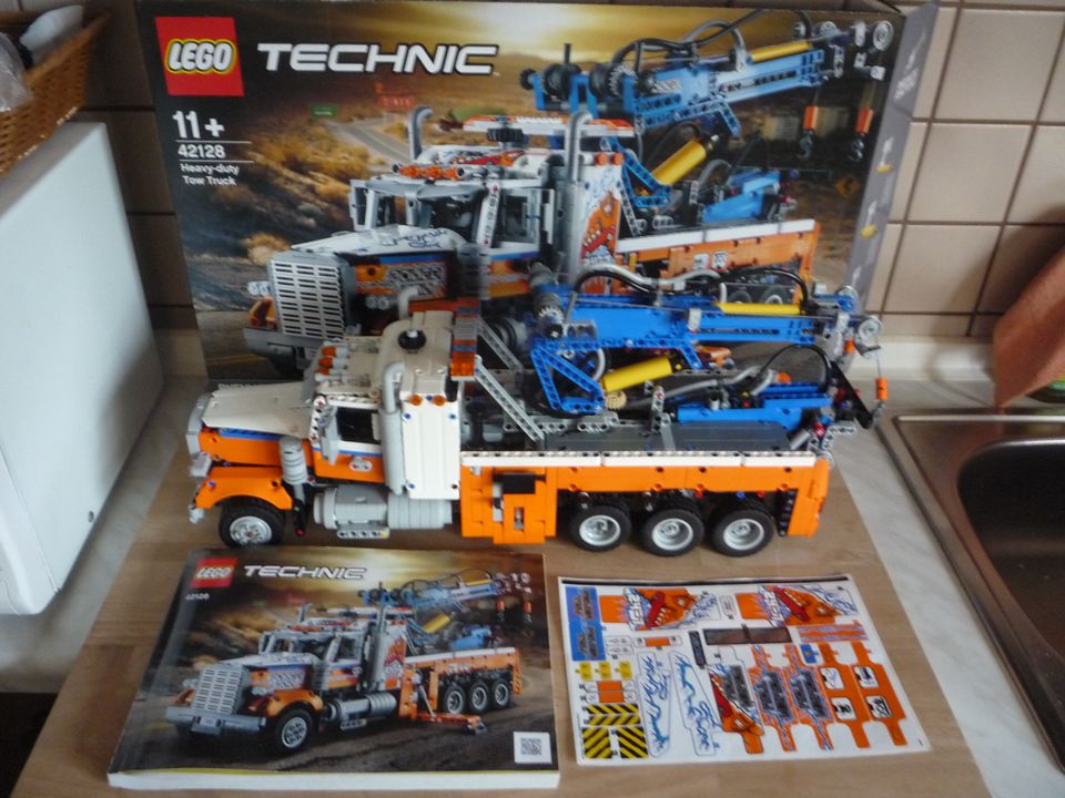 LEGO Technic 42128 Schwerlast - Abschlepptruck in Neunkirchen am Sand