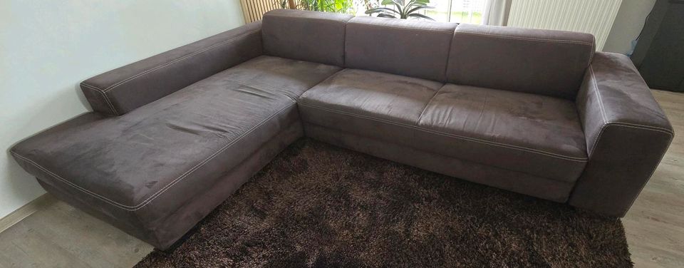 Couch / Sofa L Microfaser ausziehbar Braun mit Schlaffunktion in Dresden