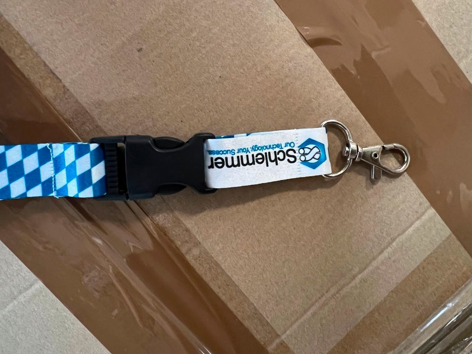 375 St. Schlemmer Lanyard bayrisch, Schlüsselband, Symbolisches Band mit Karabiner, Firmenband, Schnür-Band, Länge 52 cm, weiß und blau, 25 St. je Packung, A Ware Großhandel Restposten in Tanna