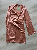 H&M Satinkleid zum Wickeln Größe S rosé rosa NEU Schleswig-Holstein - Tarp Vorschau