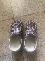 Crocs- Klassische Flora mit Platteausohle und Leopardenmuster40€ Saarbrücken-West - Klarenthal Vorschau