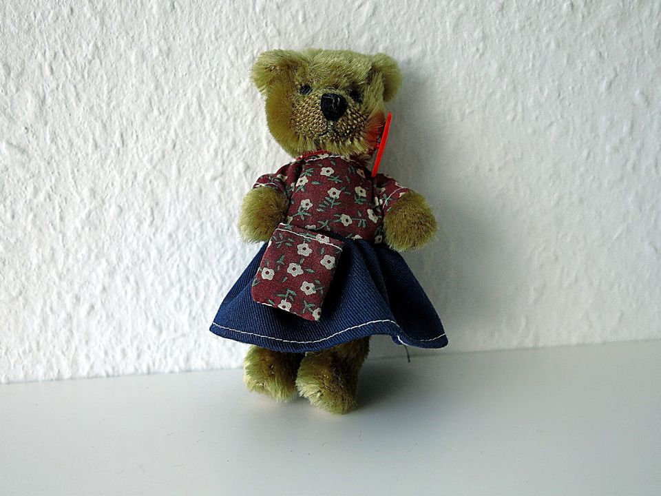 Bär Teddy SCHUCO Miniatur 12cm Mädchen mit Kleid + Tasche ANTIK in Lüneburg