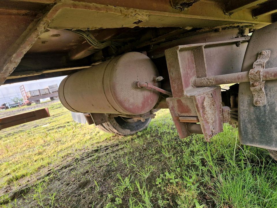 Lkw Anhänger /Abrollcontainer / Strohanhänger in Wachtendonk