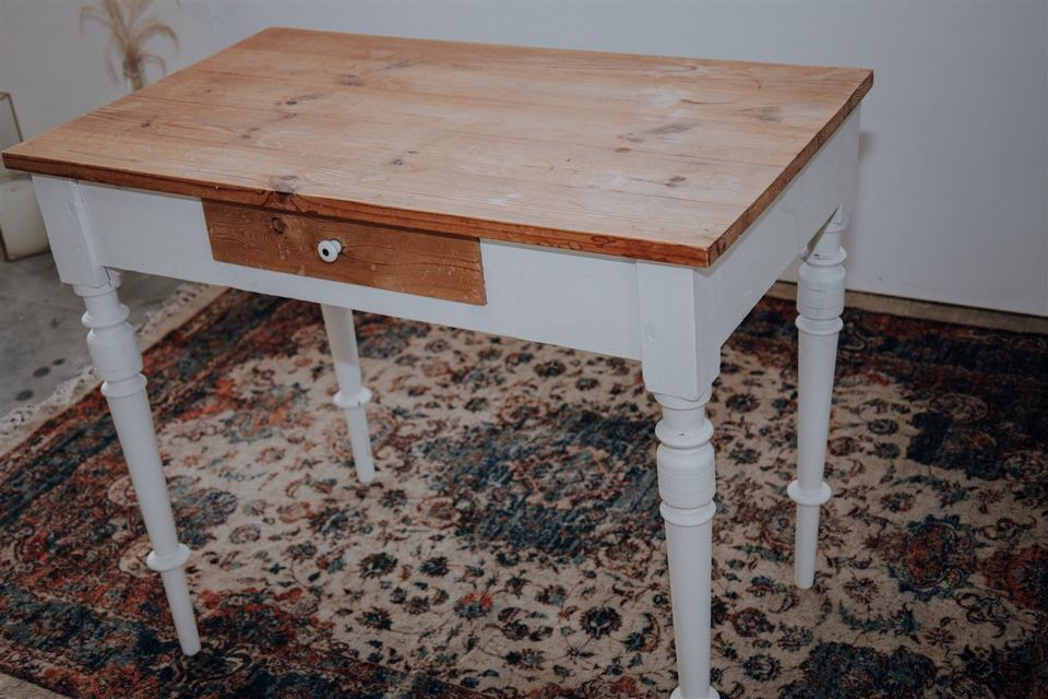 VERLEIH für Hochzeiten und Events Vintage Tisch aus Holz in Wanderup