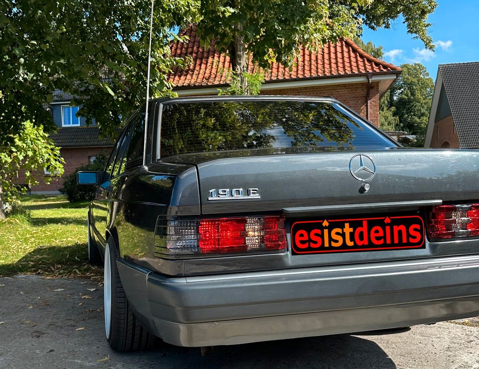 Mercedes Benz Rückleuchte W201 190E Bj. (1/83-5/93) Rot-Schwarz in Quickborn