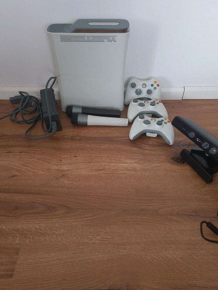 Xbox 360 mit Spielen + kann gebrannte Spiele spielen in Paderborn