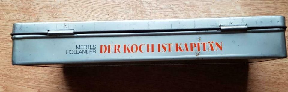 Der Koch ist Kapitän Kochbuch in einer Blech -  Box in Renkenberge