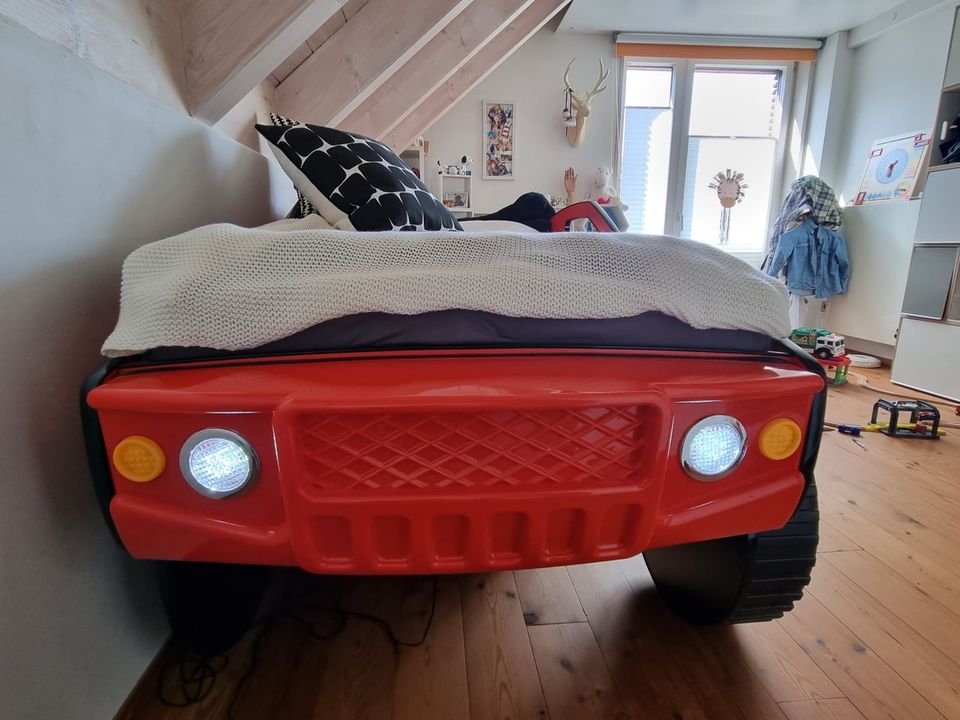 Kinderbett Auto mit Licht, NP 570 EUR in Merzhausen