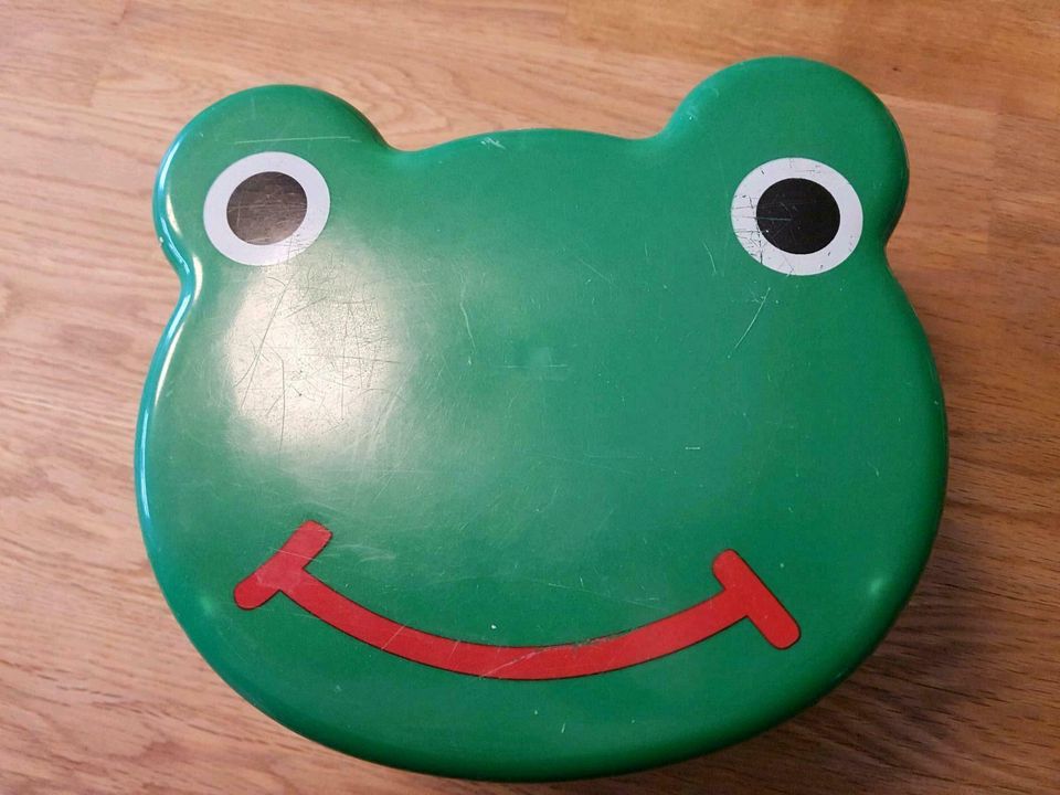 Kleiner Hocker "FROSCH" in Lauf