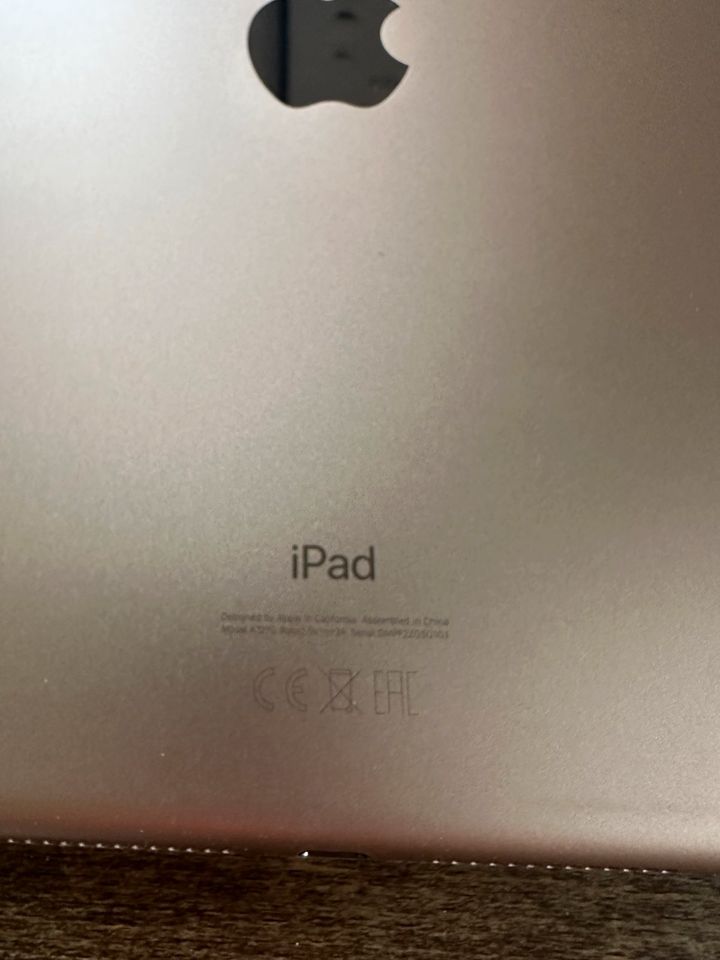 iPad 8. Generation, 128GB und passender Apple Pencil in Lörrach