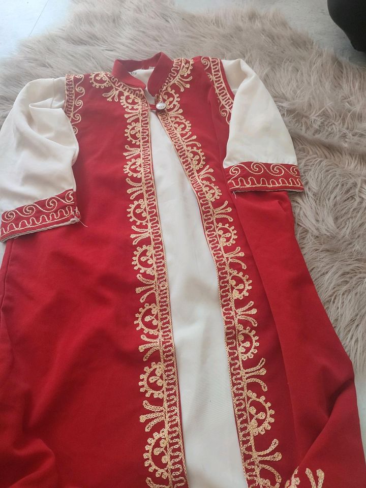 Traditionelles Kleid in Bünde