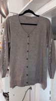 Strickjacke Gr. S / M oversized in beige und schwarz Nordrhein-Westfalen - Frechen Vorschau