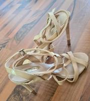 GUESS Lackleder High Heel Sandalen Hessen - Butzbach Vorschau