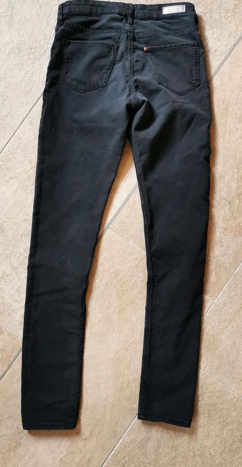 Hose skinny fit Gr. 164 H&M schwarz/grau in Hutthurm