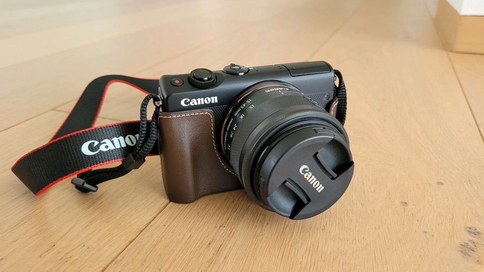 Canon EOS M100 mit OVP und Tasche in Singen