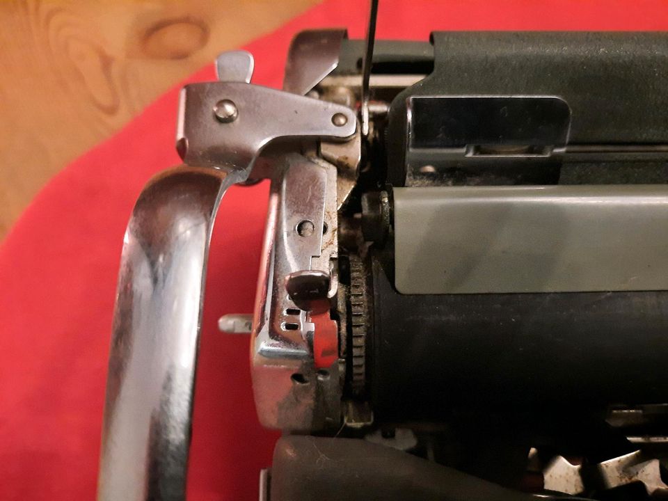 Schreibmaschine Olympia, Bremerhaven, Vintage, Deko, Sammlerstück in Neu Wulmstorf
