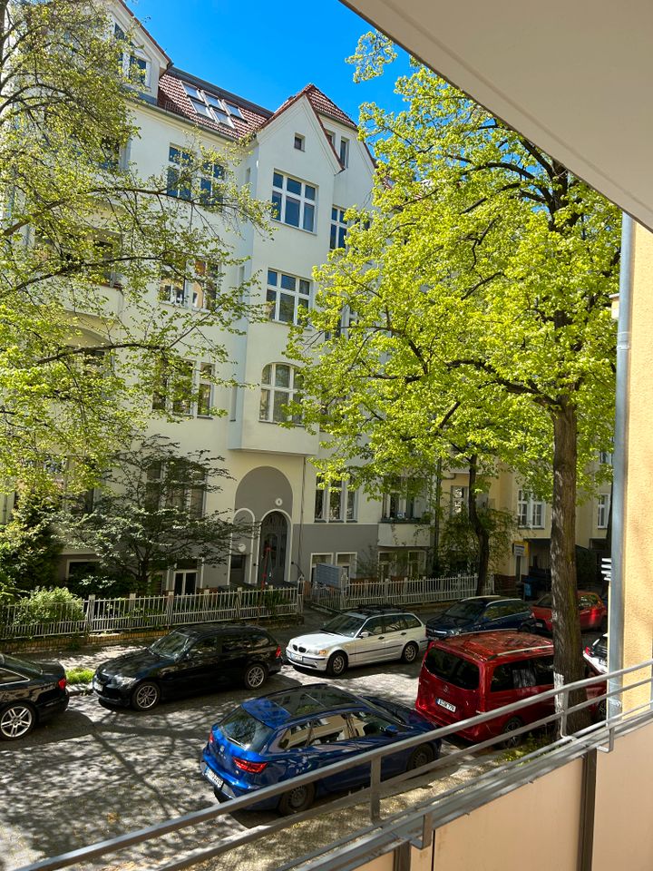 Eine Zwei-Zimmer-Wohnung in absoluter Toplage von Steglitz … in Berlin