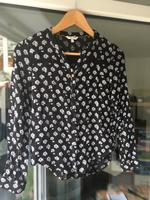 Festliche dünne Jacke schwarz mit weißen Blumen Rewiew M Mädchen Bayern - Eckental  Vorschau