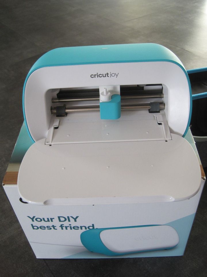 Cricut joy Plotter XXL Zubehör über 50 Stifte 7 Matten Tasche OVP in Inden