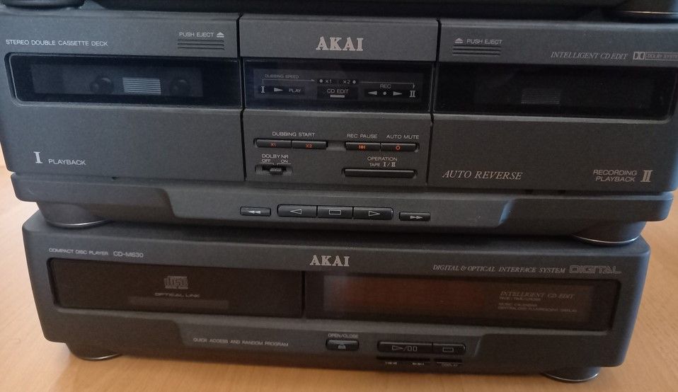 AKAI Stereo-Kompakt-Anlage, Doppel-Cassette, CD, Fernbedienung in Nieder-Olm