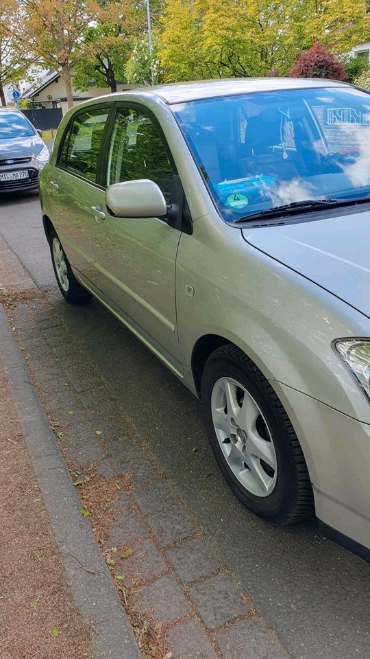 Toyota Corolla 1,6 Edition Combi in Hösbach