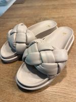 Sandalen Schlappen H&M Größe 39 beige Sand Schuhe Nordrhein-Westfalen - Bottrop Vorschau