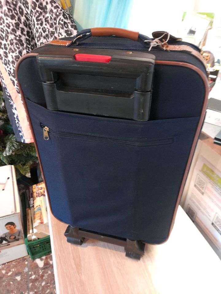 4 tlg. Reisebericht 2 Koffer 2 Reisetasche und 1 Kosmetiktasche in Kurort Jonsdorf