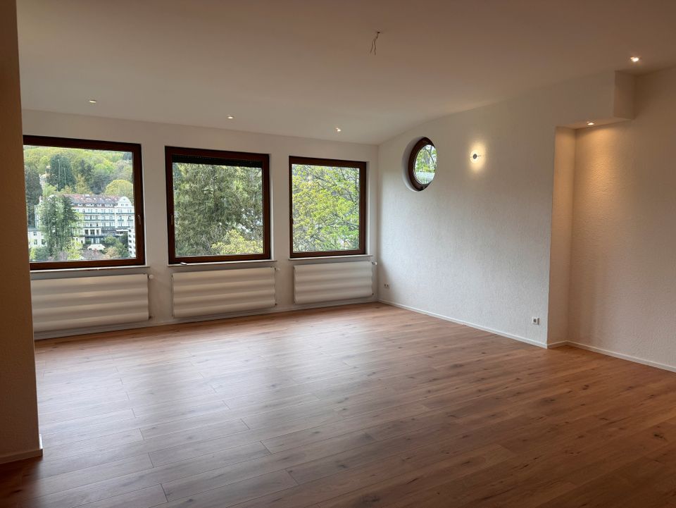Wohnambiente in bester Lage / großzügige DG-Wohnung mit EL-Wohnung und unvergleichlicher Aussicht in Baden-Baden