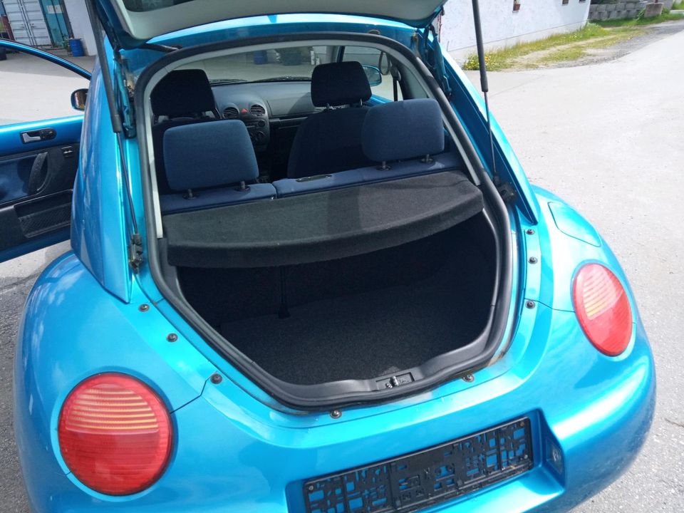 VW Beetle in Blau in Frauenau