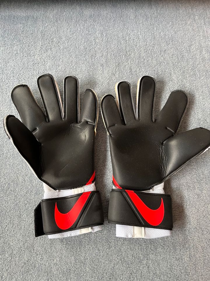 Nike Torwarthandschuhe GK Grip 3 Gr. 9 in Bremen