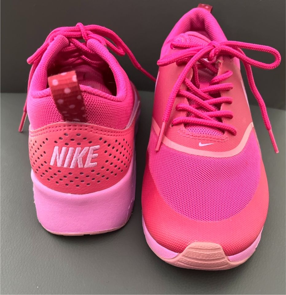 Nike sneaker pink Mädchen Damen Schuhe gr 38.5 neu Air Max Thea in Neukirchen