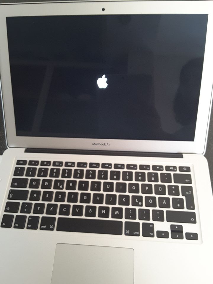 Apple MacBook Air 2017 128GB in Eschborn