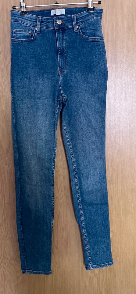 Hose Jeans der Marke H&M in Größe 36 in Altenkirchen