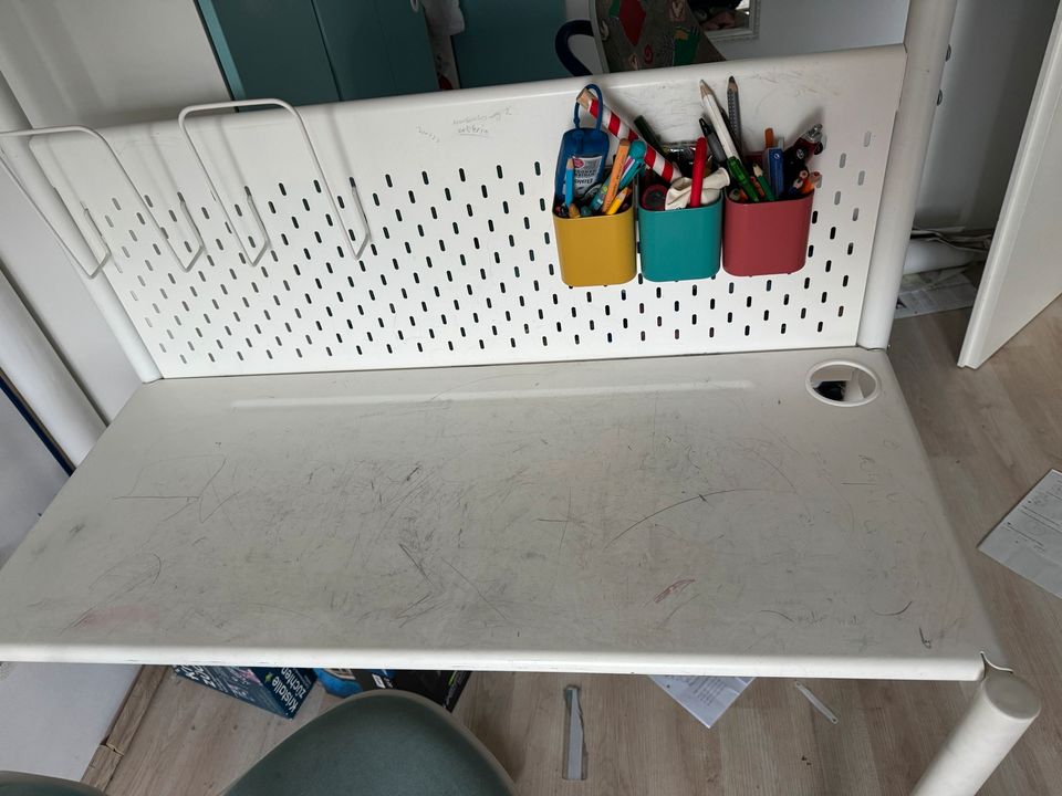 Ikea Hochbett mit Schreibtisch und Stuhl. in Köln