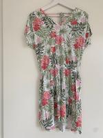 Sommerkleid Blumen weiß rot grün Hessen - Baunatal Vorschau