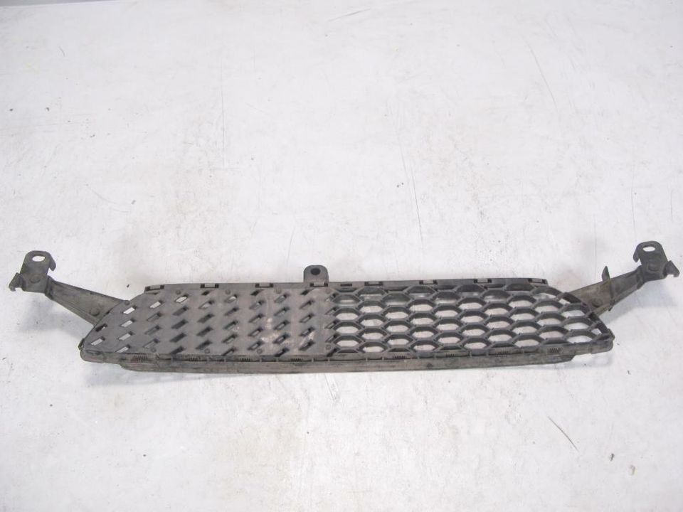 Toyota Aygo Stossstange Gitter Grill 53112-0H040 vorne 09-12 in Bochum