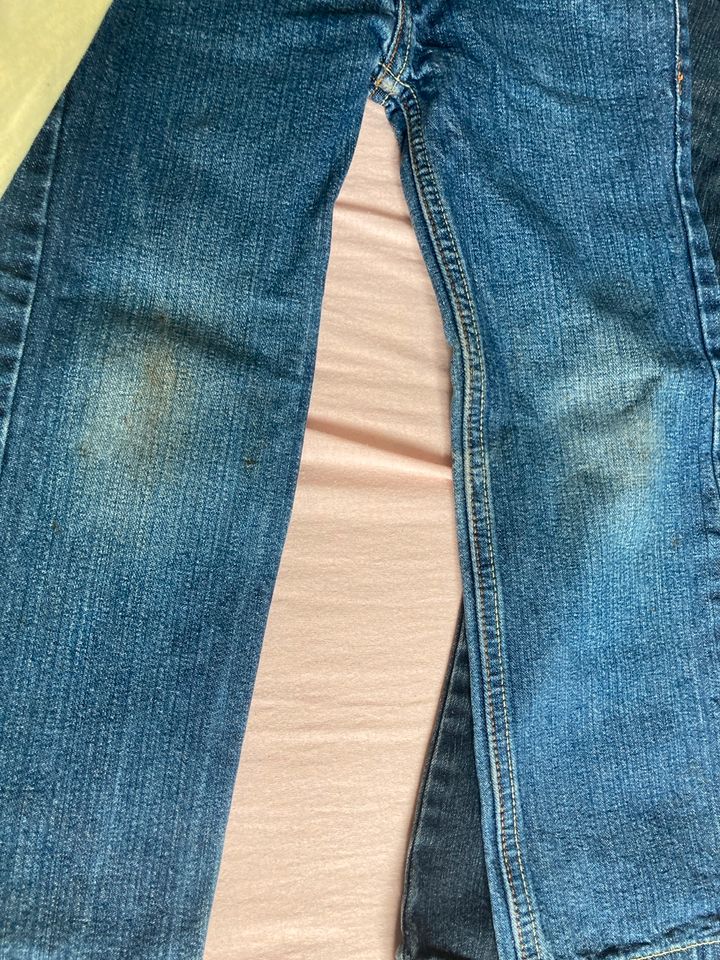 Hosen Jeans 98/104 Räuberhosen in Berlin