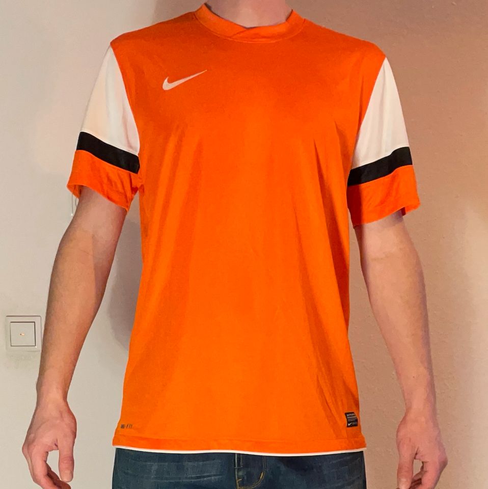 Nike Trainings Shirt Gr.L in Aschaffenburg