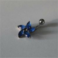 Bauchnabelpiercing mit Blume und blauen Steinen, Piercing Baden-Württemberg - Dettingen unter Teck Vorschau