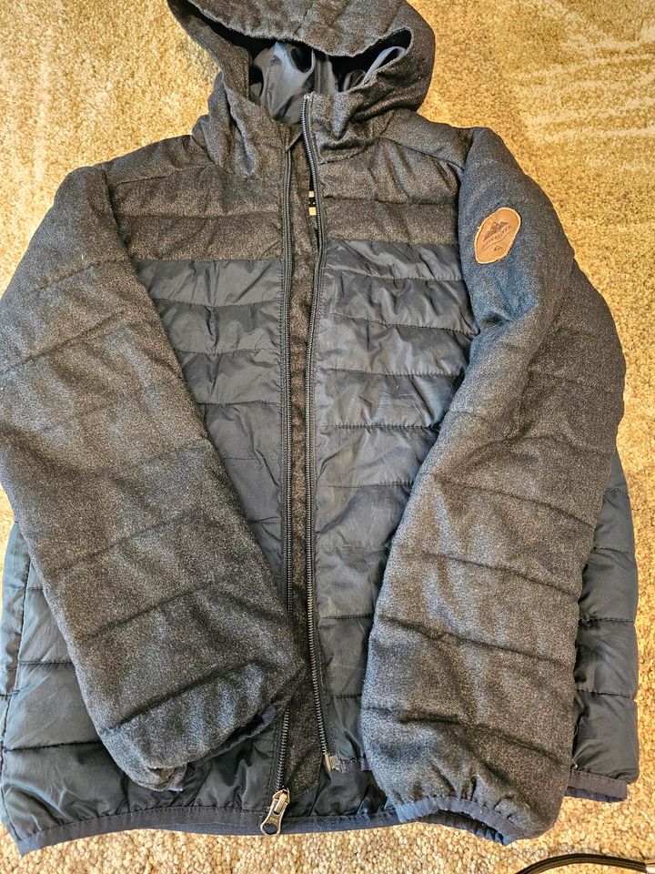 Jacke / dünnerer Anorak von Quiksilver ca. Gr. 140 in Nandlstadt