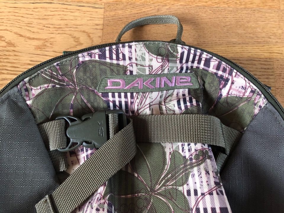 Dakine Rucksack grün Blätter/ Fleur florales Muster unisex in München