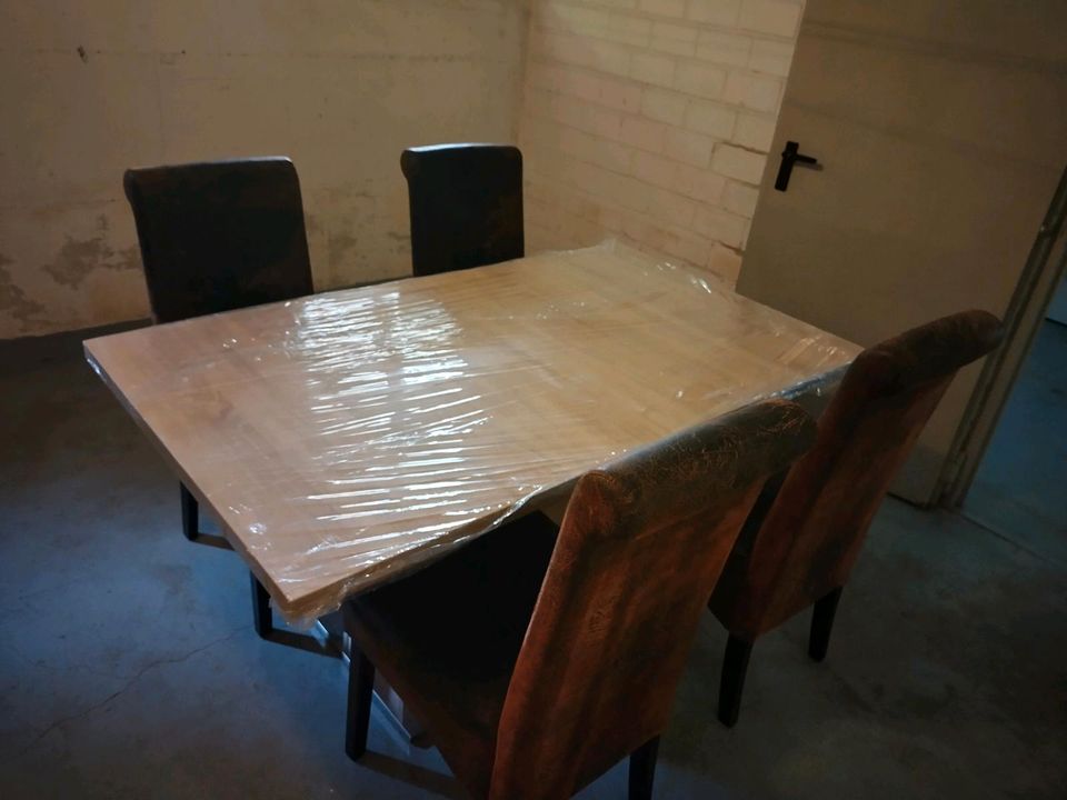 Esstisch mit 4 Stühle in gutem Zustand in Euskirchen