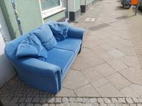 Sofa, blau & bequem, oberflächig ein paar Flecken sonst sauber Friedrichshain-Kreuzberg - Kreuzberg Vorschau