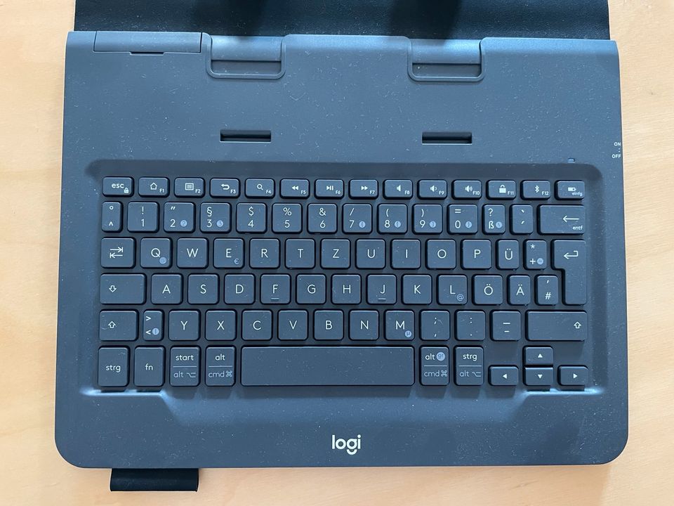 Tastatur-Case von Logitech in Neuried Kr München