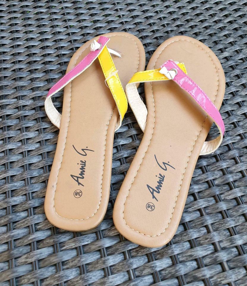 Damen Zehensandalen Badeschuhe Flip Flops Gr. 38 gelb rosa NEU in Bad Doberan