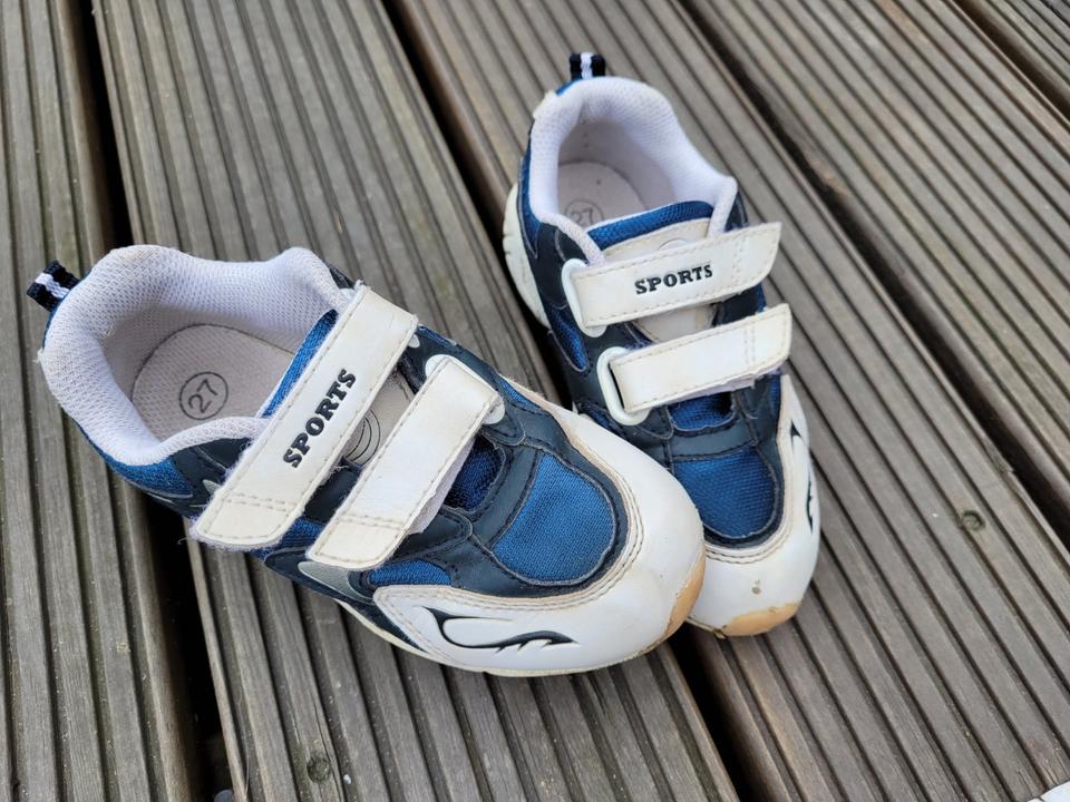 Sportschuhe, Turnschuhe mit Klettverschluss weiß blau Gr. 25 in Zerbst (Anhalt)