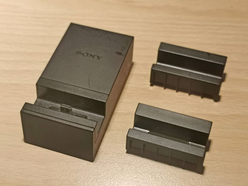 Sony Mobile DK52 Micro USB Dockingstation für Xperia Z5 und Z4 in Halle