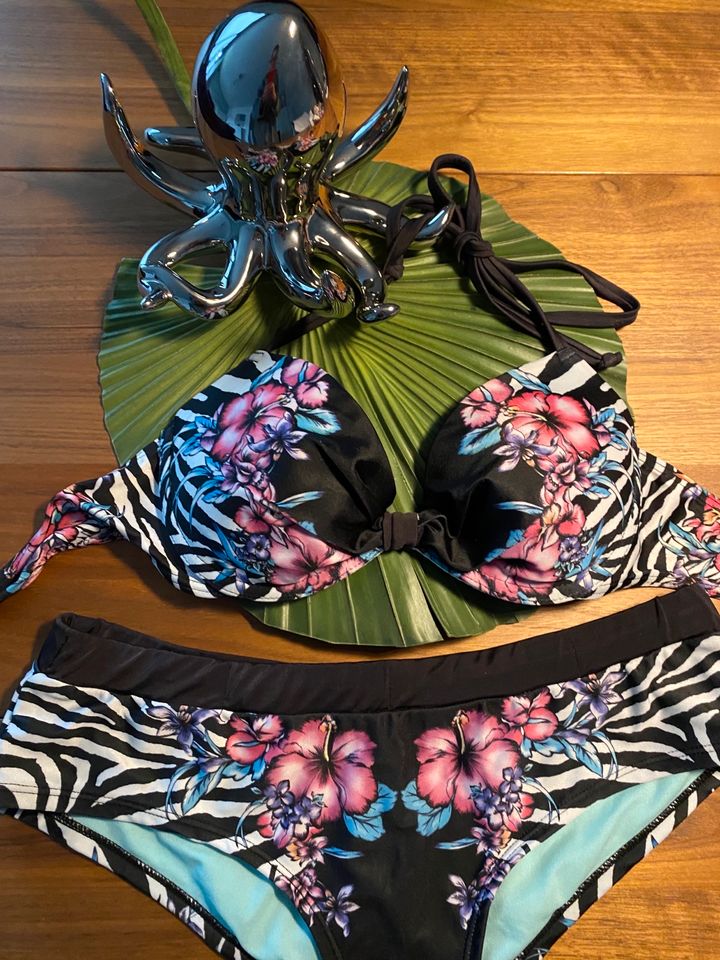 Bikini Push-Up 36 mit Blumen Sommer Bademode in Kassel