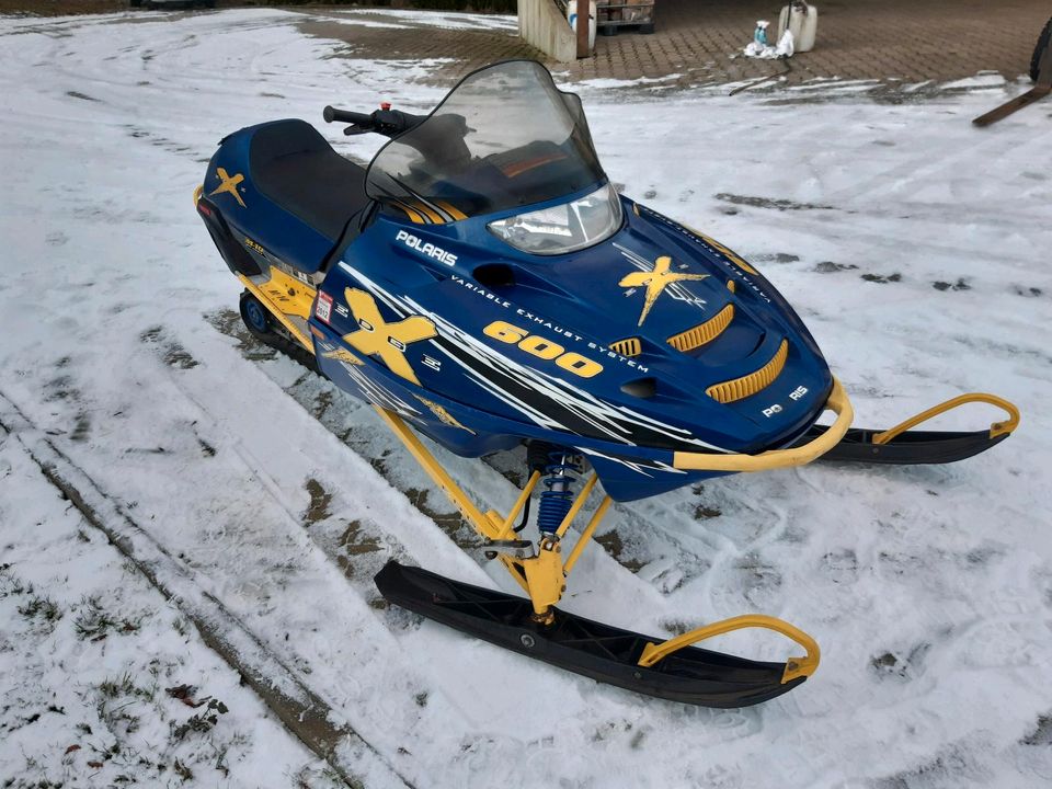 Schneefahrzeug Snowmobil Polaris 600 XC in Ostercappeln