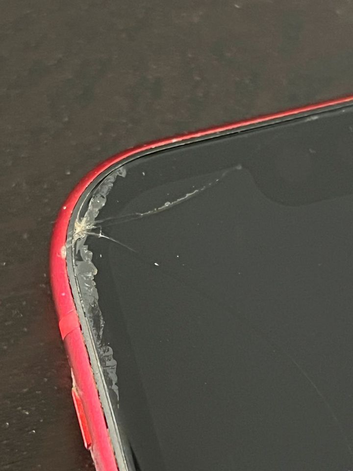Iphone 11 64 Gb Rot (Gebrauchsspuren und Kratzer) in Düsseldorf